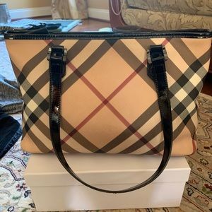 Burberry purse